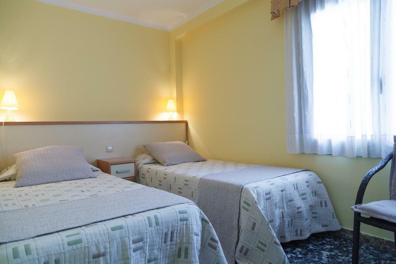Uhc Acantilados Family Apartments ซาลอว์ ภายนอก รูปภาพ